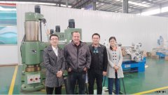 澳大利亞客戶與公司人員合影留念